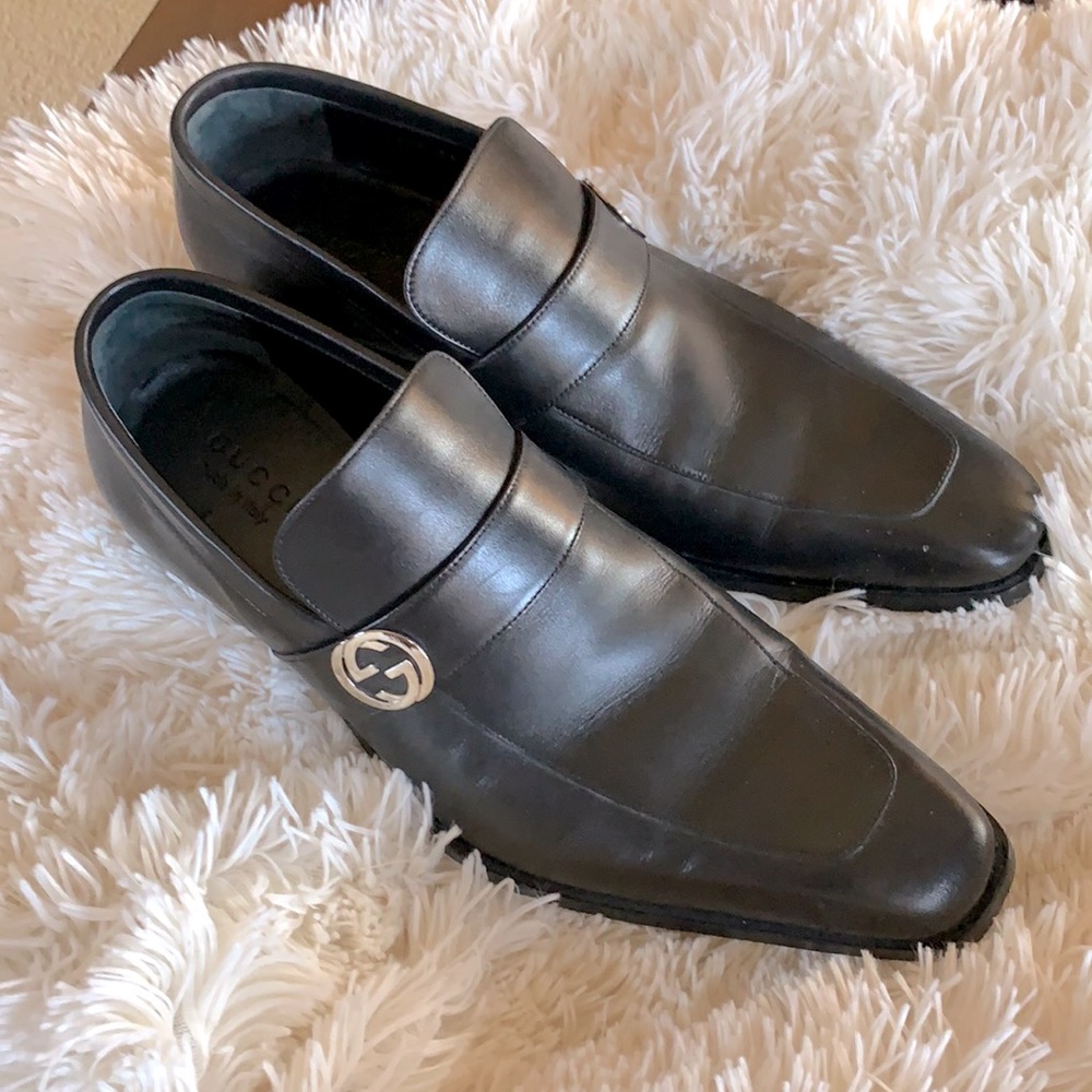 GUCCI Double G Black Leather Strap Slip On